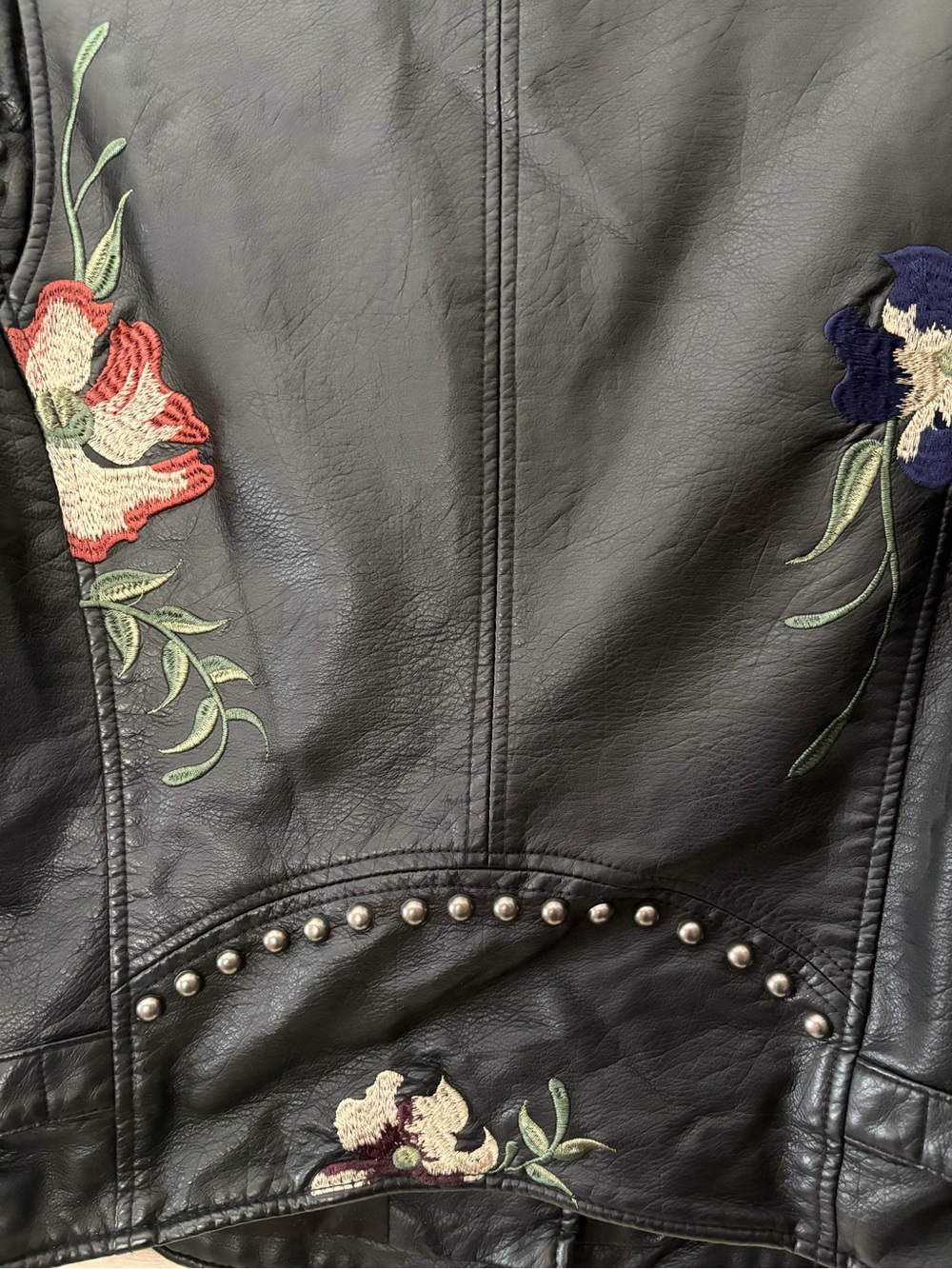 Chelsea & Violet super cute Embroidered faux black leather zipper jacket Sz Med - Picture 5 of 7